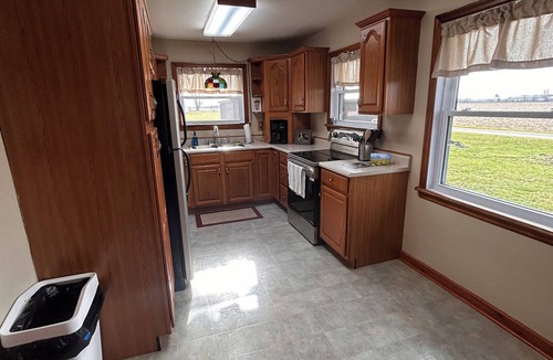 Wilmington House | Spacious Farmhouse ,3 Min to Roberts Centre, Near WEC, Easy Parking