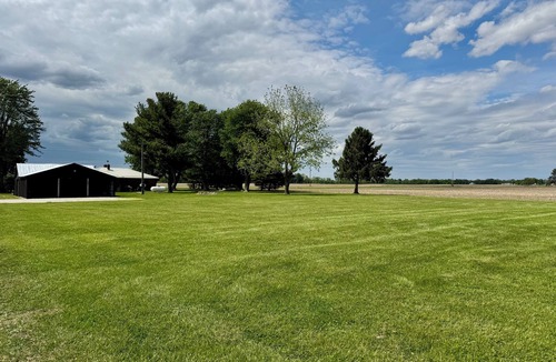 Wilmington House | Spacious Farmhouse ,3 Min to Roberts Centre, Near WEC, Easy Parking