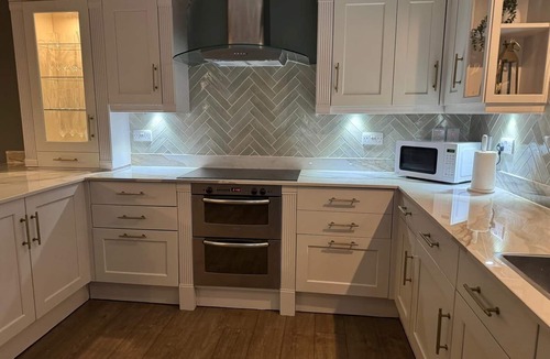 Glasgow House | Spacious farmhouse with golf views and hot tub