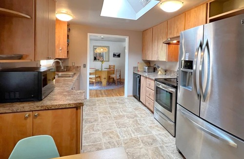 Brookings House | Spacious Fireplace Del Norte House