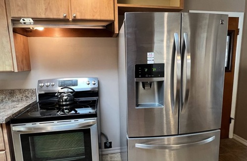 Brookings House | Spacious Fireplace Del Norte House