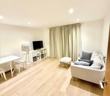 Ferndale Apartment | Spacious Flat Between Stockwell & Brixton