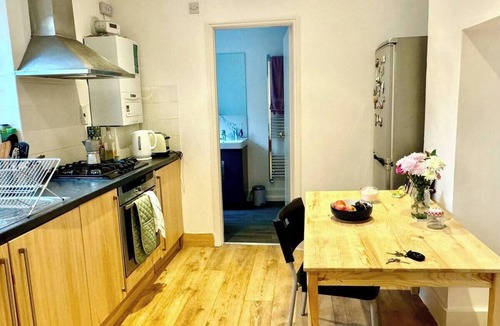 Ravenscourt Park Apartment | Spacious flat in Hammersmith 15min from center