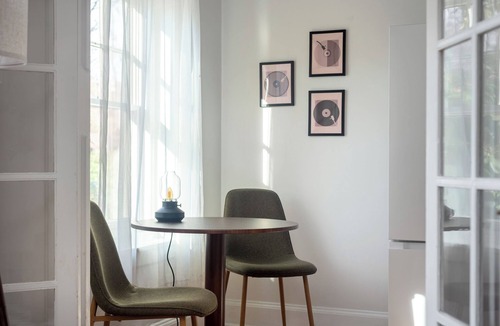 Nob Hill Condo | Spacious Flat, Steps to 23rd Ave & Trader Joe's + Parking Included