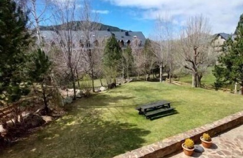 Pla de l'Ermita Apartment | Spacious flat with garden and swimming pool Herbasabina 5 Vall de Boí
