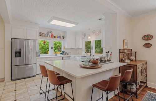 Hattiesburg House | Spacious Folk Victorian-style 3BR 3BA Home with updates