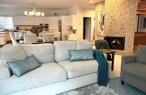 Thames Centre House | Spacious Forest Retreat w/Pool | Sleeps 16