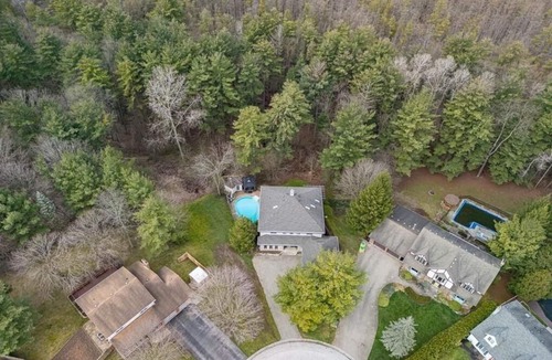 Thames Centre House | Spacious Forest Retreat w/Pool | Sleeps 16