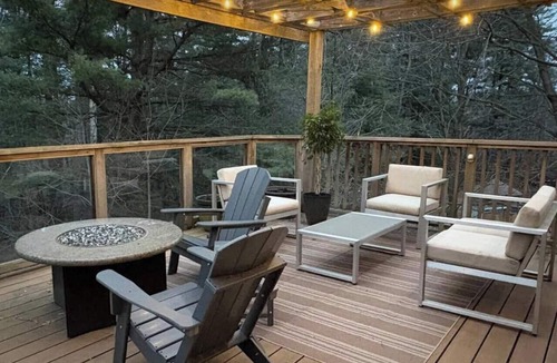 Thames Centre House | Spacious Forest Retreat w/Pool | Sleeps 16