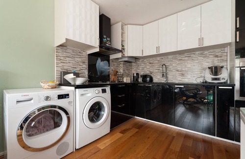 High Barnet Apartment | Spacious forest view apartment