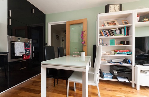 High Barnet Apartment | Spacious forest view apartment