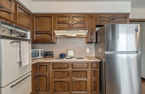 South Tulsa House | Spacious Four Bedroom House in South Tulsa w/Backyard - Close to everything!