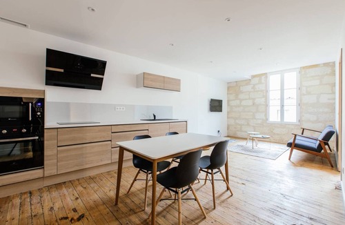 Castillon-la-Bataille Apartment | Spacious and bright apartment with air conditioning