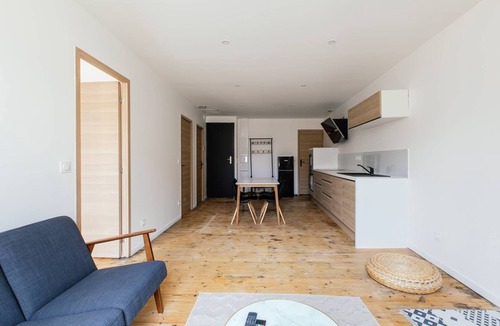 Castillon-la-Bataille Apartment | Spacious and bright apartment with air conditioning