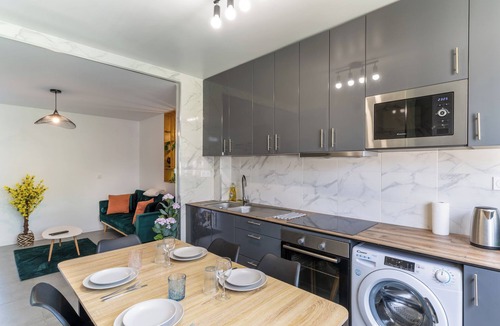 Herouville-Saint-Clair Apartment | Spacious 4 Bedroom Apartment - Ideal for Families & Groups