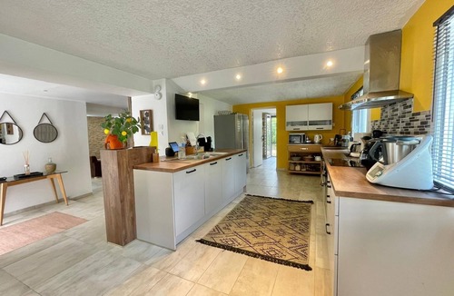 La Chapelle-de-la-Tour Villa | Spacious and charming