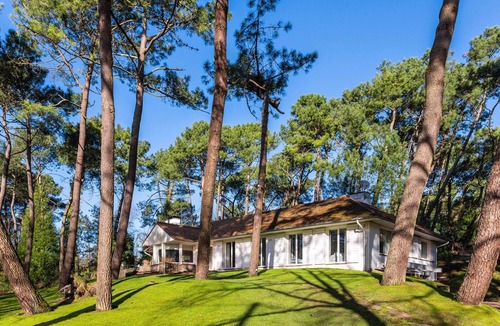 Le Touquet-Paris-Plage Villa | Spacious villa with private pool, Wi-Fi, pets welcome