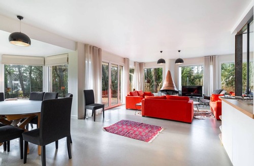 Le Touquet-Paris-Plage Villa | Spacious villa with private pool, Wi-Fi, pets welcome