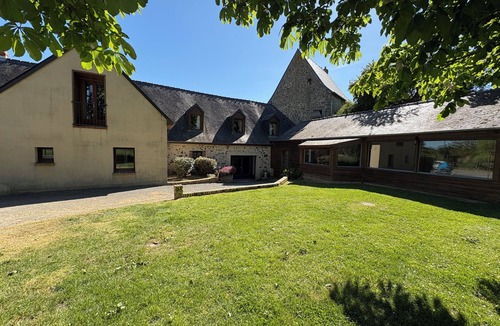 Maisoncelles-du-Maine House | Spacious country cottage with swimming pool and quiet outdoor area