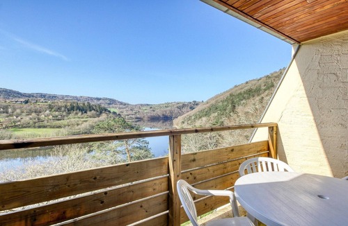 Miremont Apartment | Spacious Landscape Stay for 4 by the Lake