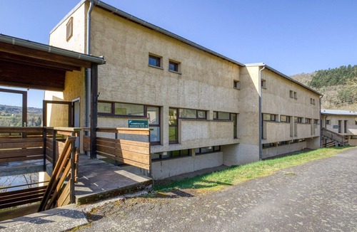 Miremont Apartment | Spacious Landscape Stay for 4 by the Lake