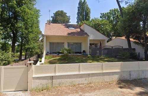 Saint-Brevin-les-Pins Cottage | Spacious house 800m from beach, garden, pets welcome, parking, WiFi