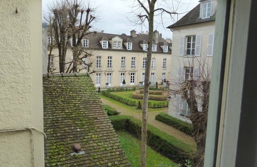 Saint-Germain-en-Laye Apartment | Spacious studio in the historic center of Saint-Germain-en-Laye