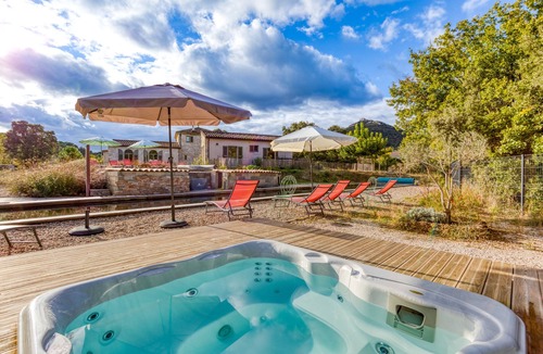Saint-Mathieu-de-Treviers House | Spacious villa with 25 m pool and spa, mountain view, 20 min from Montpellier