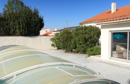 La Jarne House | Spacious, friendly house with pool