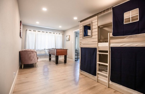 East Palo Alto House | Spacious Full Home with FREE Netflix/Wi-Fi/Parking