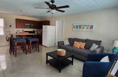 Central Oakland Park Villa | Spacious Full Ville-Family Friendly, 3 Private Apts w/Private Pool & Patio