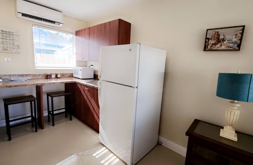 Central Oakland Park Villa | Spacious Full Ville-Family Friendly, 3 Private Apts w/Private Pool & Patio