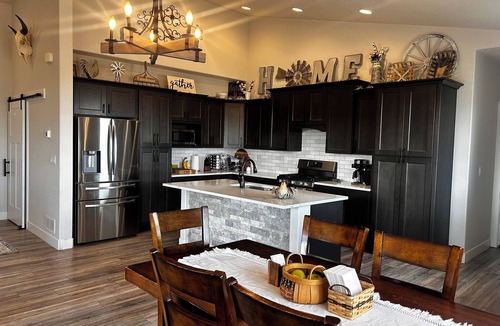 Cheyenne House | Spacious & fully equipped home with hot tub, pool, and gym!