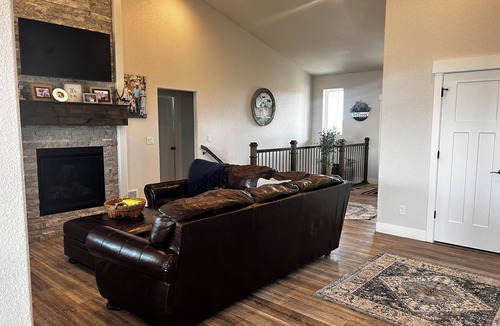 Cheyenne House | Spacious & fully equipped home with hot tub, pool, and gym!