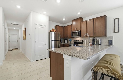 San Antonio House | Spacious & Fully Furnished Home/Ideal for 30+ Days Stay.