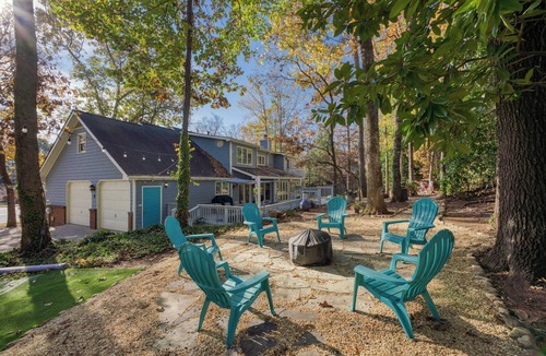 Johns Creek House | Spacious, Fun & Comfy Family Haven ~ Garden ~ BBQ!