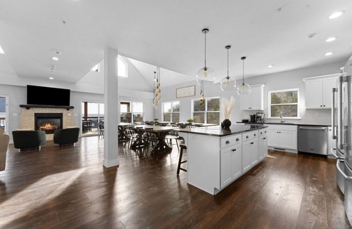 Table Rock House | Spacious & Fun: Hot Tub|Lakeview|Private Driveway|Outdoor Ping Pong & Pool Table