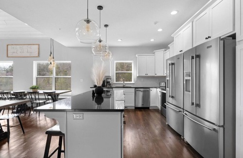 Table Rock House | Spacious & Fun: Hot Tub|Lakeview|Private Driveway|Outdoor Ping Pong & Pool Table