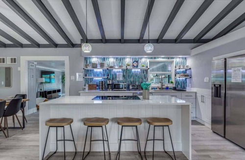 Oak Park - Northwood House | Spacious & Fun near Downtown | Pool, Games, Mural!