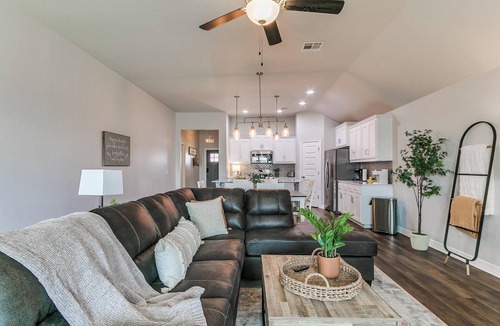 Yukon House | Spacious Furnished 4BR Yukon Home + Backyard
