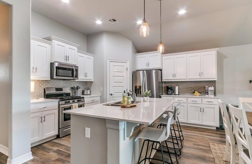 Yukon House | Spacious Furnished 4BR Yukon Home + Backyard
