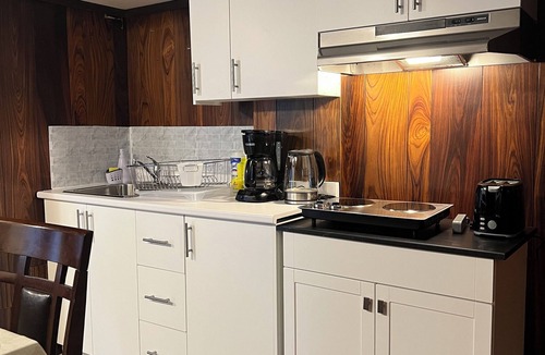 Bayview Woods - Steeles House | Spacious Furnished Basement with Separate entrance from backyard