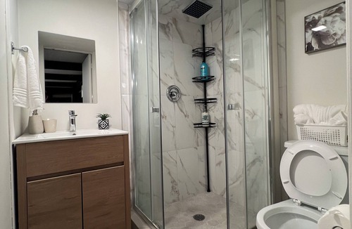 Bayview Woods - Steeles House | Spacious Furnished Basement with Separate entrance from backyard
