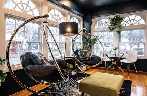 Buffalo House | Spacious! Game room & VIP Lounge, Jungle rm, Bubble Chairs, & Record Player!