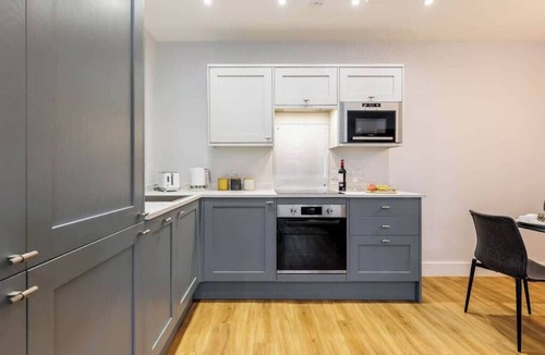 West Cliff Apartment | Spacious Garden, 2-Bed Apt w/Free Gym & Parking