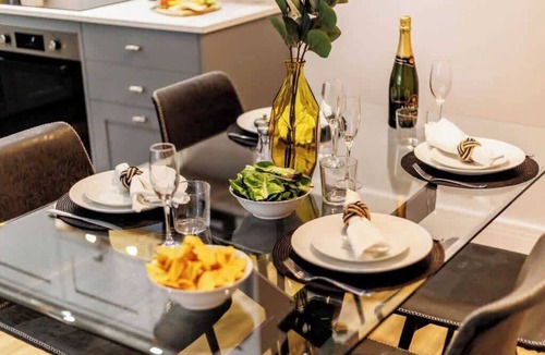 West Cliff Apartment | Spacious Garden, 2-Bed Apt w/Free Gym & Parking