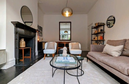 Belsize Apartment | Spacious Garden Apartment in Leafy Belsize Park