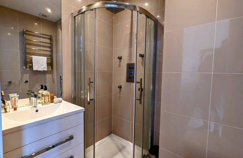 Belsize Apartment | Spacious Garden Apartment in Leafy Belsize Park