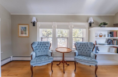 Saint Patrick House | Spacious Garden-View King Suite in 150-Year-Old Manor House