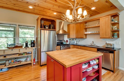 Wiley Cabin | Spacious Georgia Escape w/Fireplace, Deck & Grill